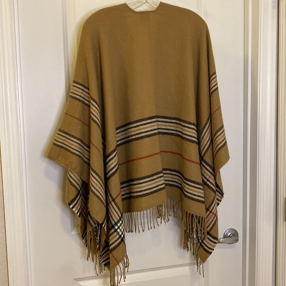 V. FRAAS Plaid Ruana women’s tan red and black open wrap/shawl - Picture 10 of 14